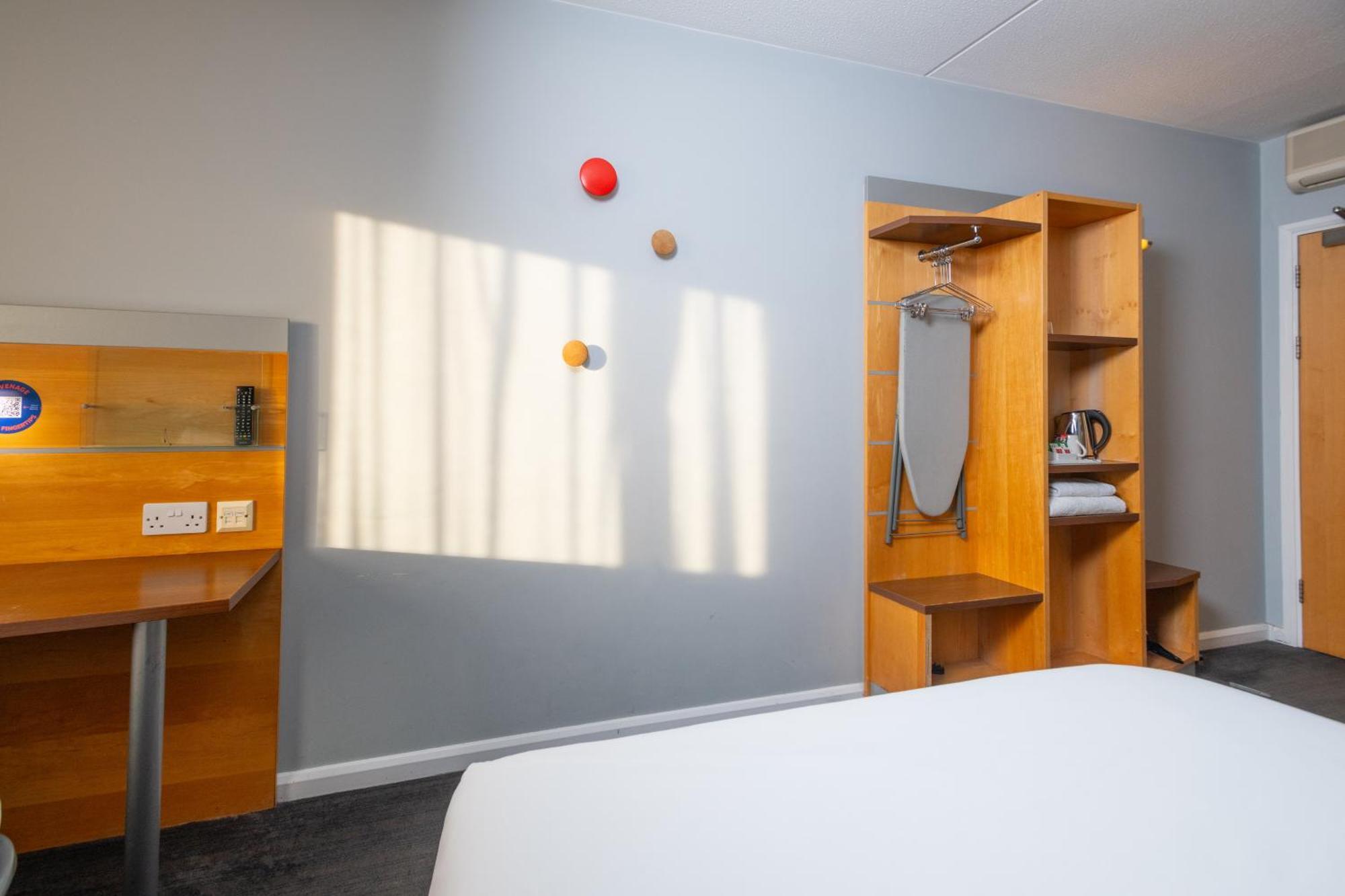 Holiday Inn Express Stevenage By Ihg Room photo