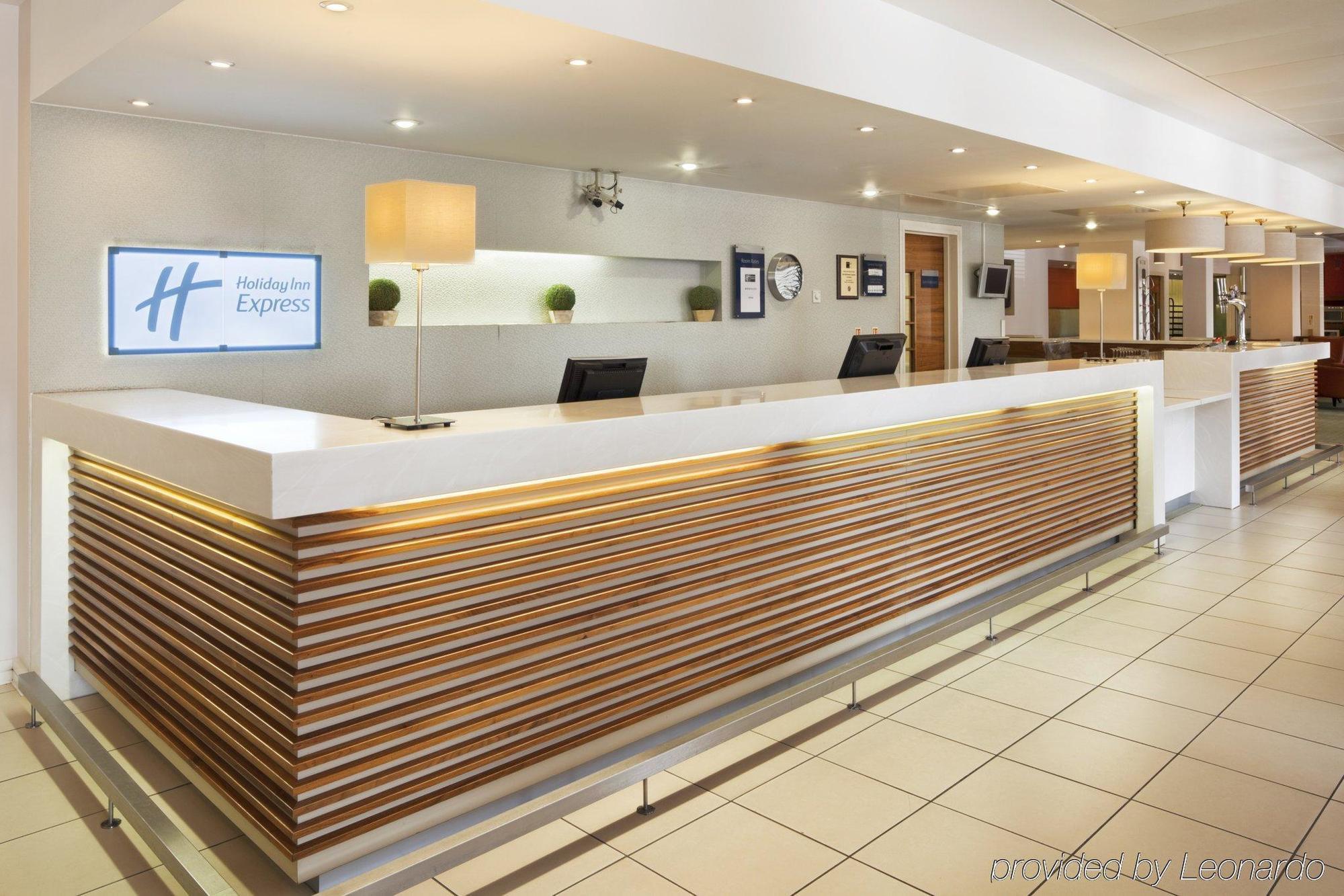 Holiday Inn Express Stevenage By Ihg Interior photo
