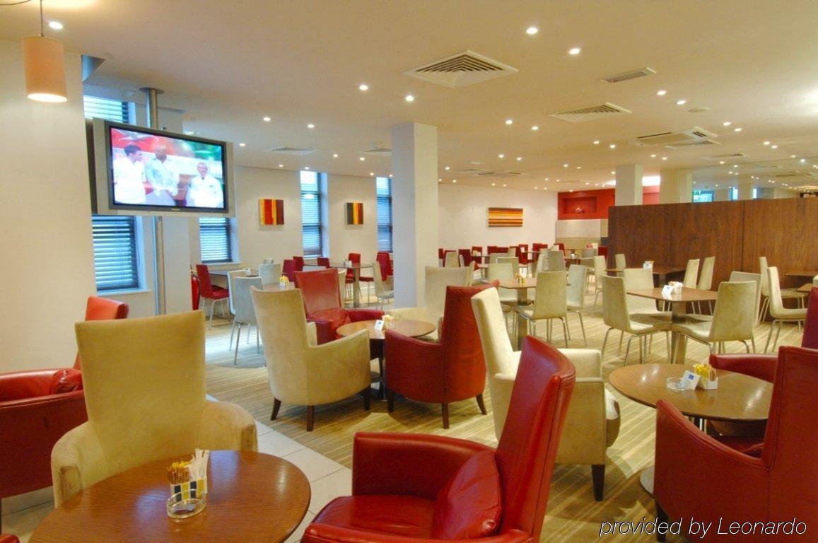 Holiday Inn Express Stevenage By Ihg Exterior photo