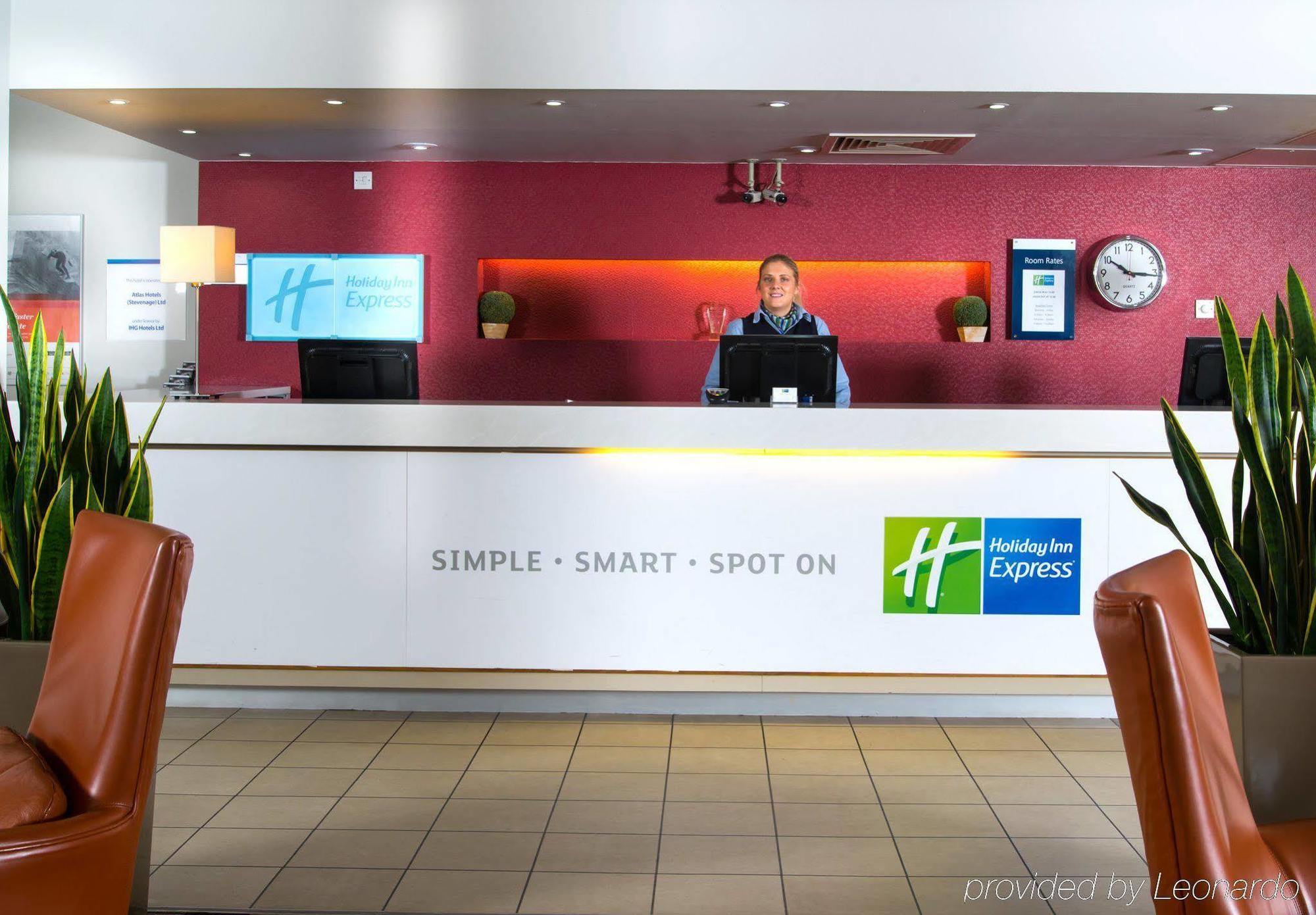 Holiday Inn Express Stevenage By Ihg Exterior photo
