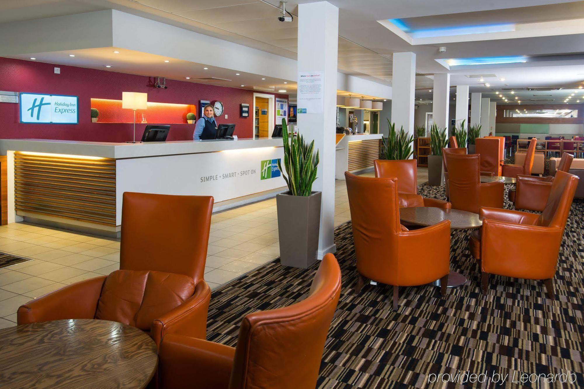 Holiday Inn Express Stevenage By Ihg Exterior photo